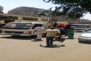 حملات مكثفة لرفع وإزالة الإشغالات بحي المعادي