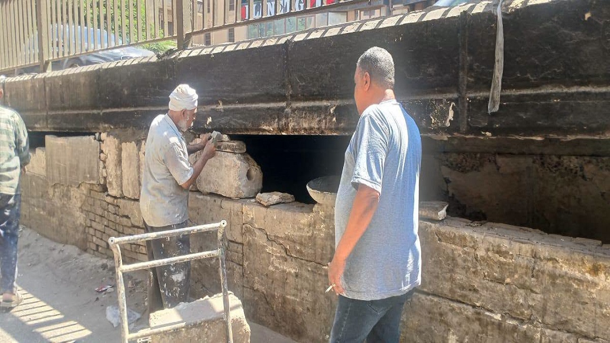 ترميم حوائط  منازل ومطالع كوبرى الساحل بنطاق الحي