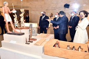president_sisi_rerceive_royal_mummies.jpg