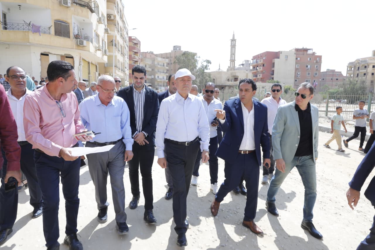 Cairo Governor inspects development work, tree planting in Basatin district