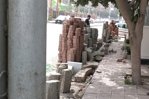 استكمال اعمال تطوير ورفع كفاءة الارصفة بشارع عبد القادر حمدي