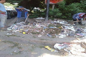 حي المعادي يقوم بتكثيف حملات النظافة بشوارعه