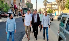 متابعة تنفيذ خطة الرصف وتطوير الشوارع بنطاق الحي  