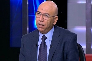 العميد خالد عكاشة يحاضر عن مجلة "تقديرات مصرية" بمكتبة القاهرة الكبرى