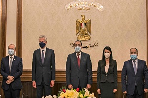 Egypt_PM_witness_signing_cooperation_deals.jpg
