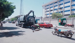 أعمال تسليك وتطهير بالوعات الصرف الصحي امام السنترال
