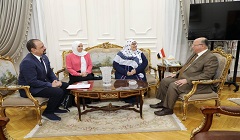 محافظ القاهرة يستقبل الحاصلة على وسام الاستحقاق من الرئيس 
