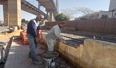 متابعة ترميم سور السكة الحديد بمحطة غمرة 
