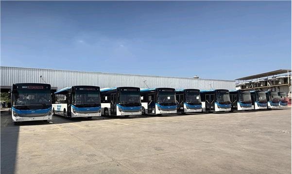 Local Development Minister announces delivery of 20 electric buses to Transport Ministry 