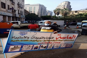 إزالة اعلان مخالف بشارع الجمهورية