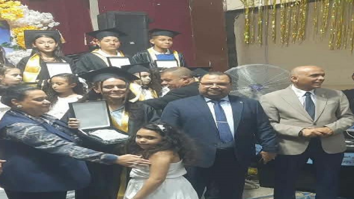 تكريم أوائل الطلبة بجميع المراحل التعليمية بإدارة روض الفرج التعليمية