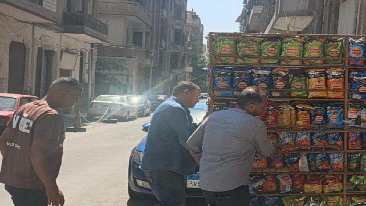 الأجهزة التنفيذية تواصل التصدي للتعديات على الطريق العام