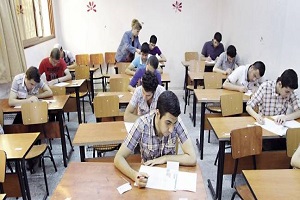 طلاب الثانوية يؤدون امتحان اللغة الأجنبية الثانية والتربية الوطنية