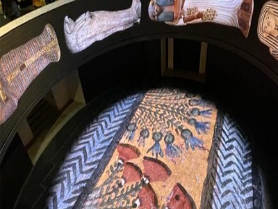 mummies_visitors.jpg