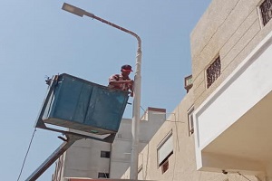 تركيب شرايط ليد على أعمدة الانارة بشارع أنابيب البترول