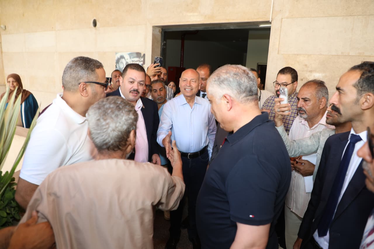Cairo Gov. inspects Tebbin Citizen Service Center to follow up on workflow