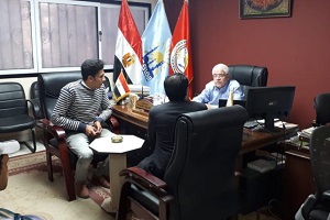 رئيس حي البساتين يلتقي بمسئولي الجمعيات الأهلية لمساعدة الأسر الأكثر احتياجًا