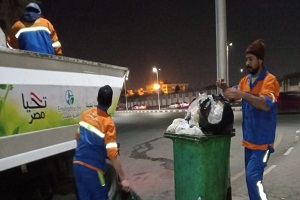 اعمال نظافة ببعض المناطق بالحي