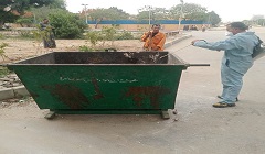 اطلاق حملات رش مكثفة لمكافحة البعوض والذباب بالحي