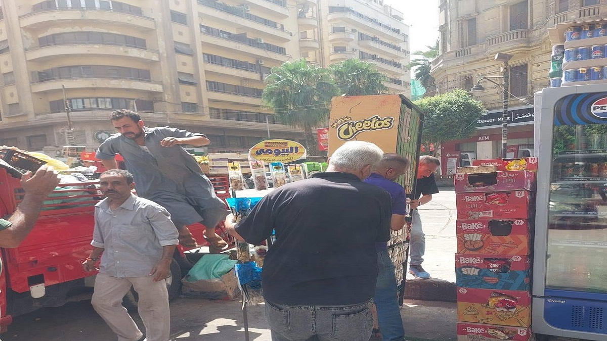 حملة ميدانية لرفع الإشغالات ومتابعة الأكشاك المخالفة بنطاق الحي