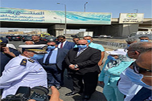 جولة تفقدية لمحافظ القاهرة بموقع حريق سيارة المواد البترولية بحى المقطم