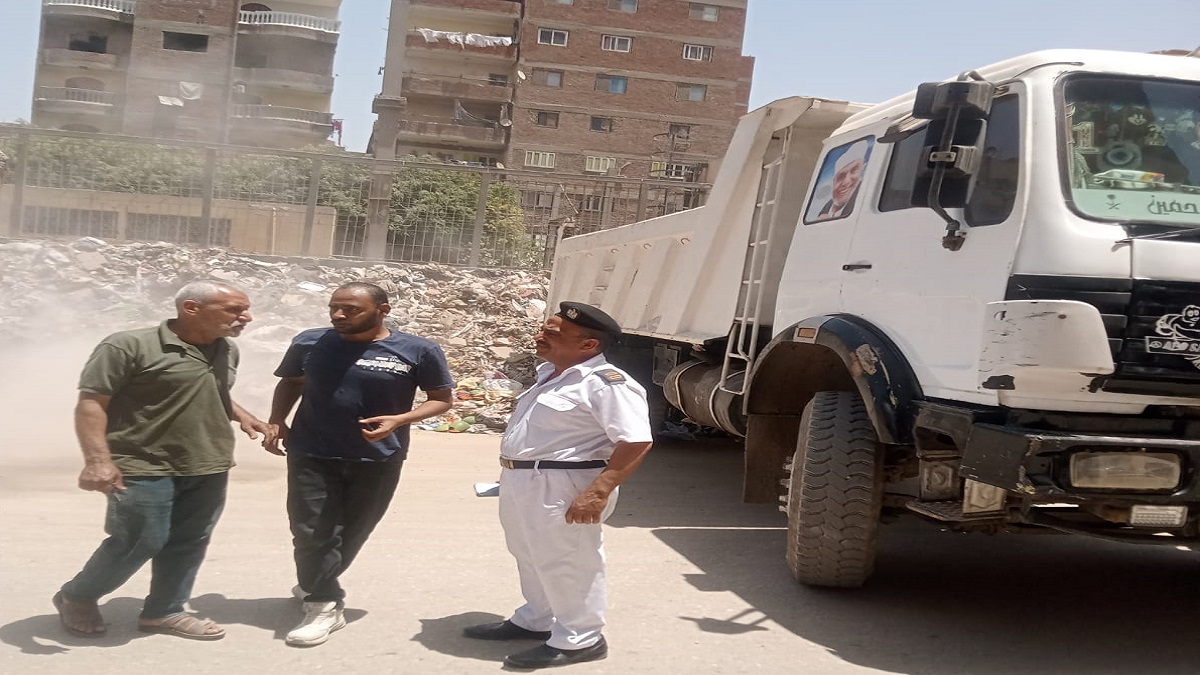 إزالة المخلفات ورفع القمامة أسفل كوبري محمد نجيب
