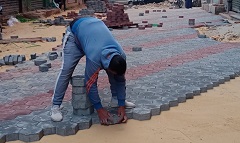 تركيب الإنترلوك بشارعى عمر بن الخطاب والفولى