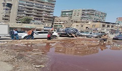 متابعة إصلاح كسر ماسورة بميدان الجيش