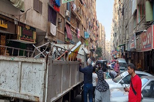 حملة لرفع الإشغالات ببعض المناطق بالحي