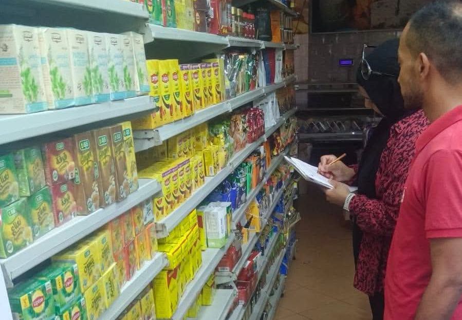 مديرية الشئون الصحية تشن حملات رقابية موسعة لضبط الأسواق والتأكد من سلامة الأغذية المتداولة