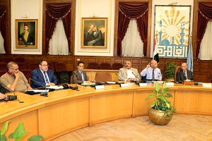 اجتماع المحافظ مع رؤساء الاحياء