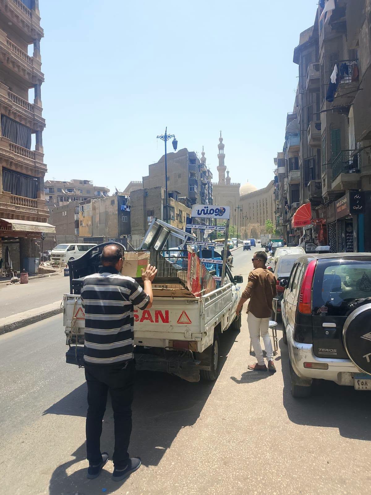 حي الخليفة يواصل جهوده المكثفة في التصدي للإشغالات وإعادة الانضباط إلى الشارع
