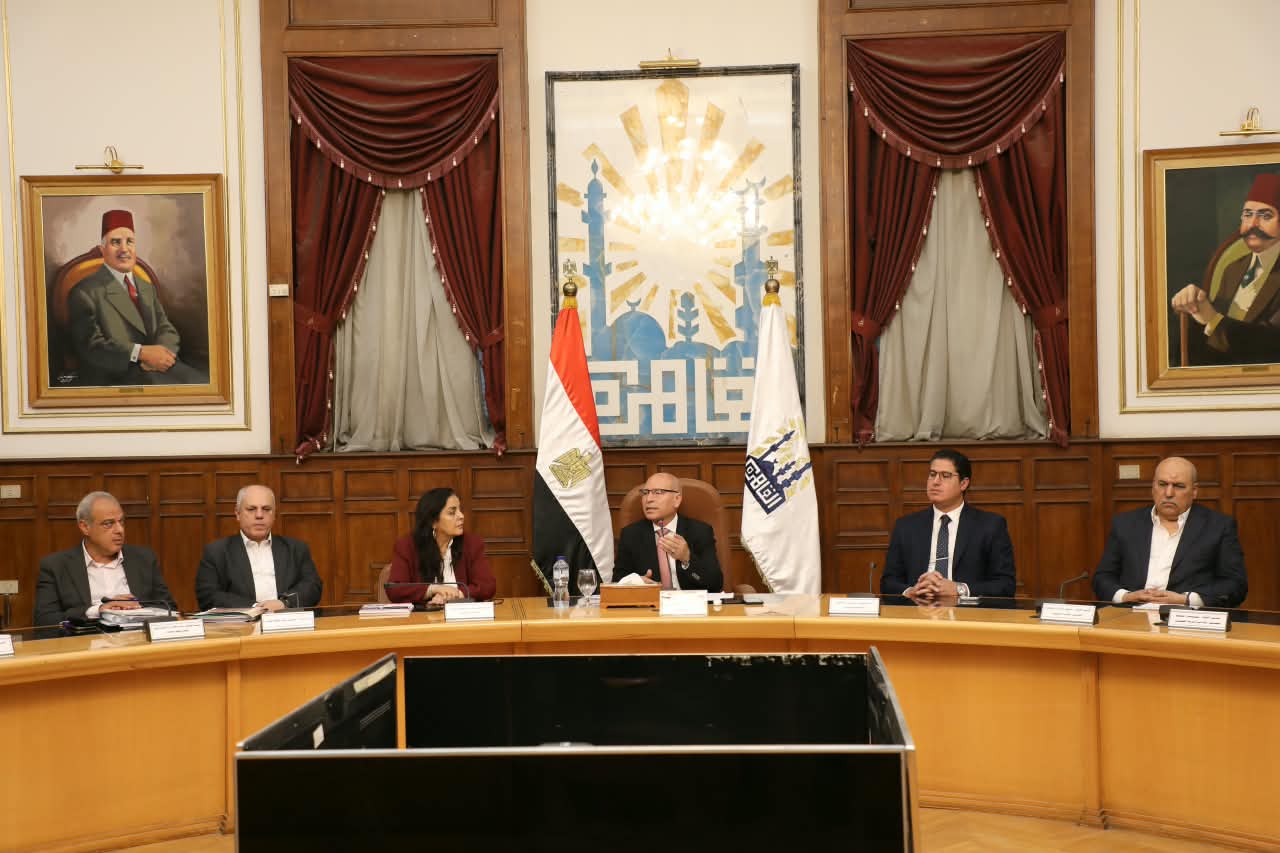 محافظ القاهرة يتابع يوميا جهود هيئة النظافة لتحسين مستوى نظافة الشوارع