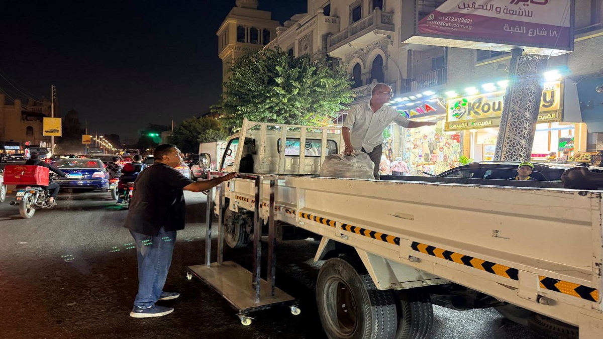 الحي يستجيب لشكاوى المواطنين ويرفع الإشغالات بشارع سيد عبد الواحد