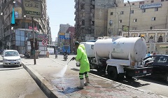 متابعة رئيس الحي لأعمال النظافة بالحي