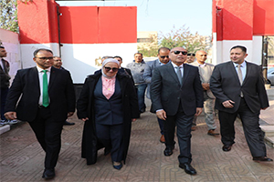 محافظ القاهرة يتفقد بدء امتحانات الشهادة الاعدادية بحي روض الفرج