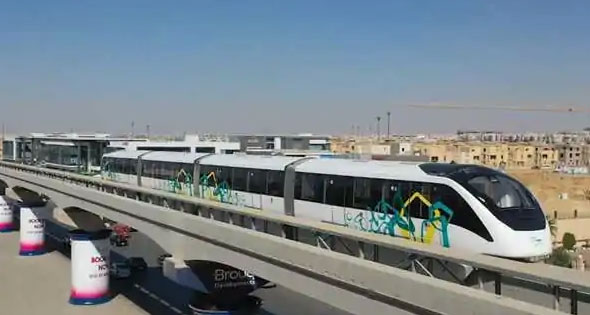 إقبال كبير على المونوريل للتوجه إلى النهر الأخضر