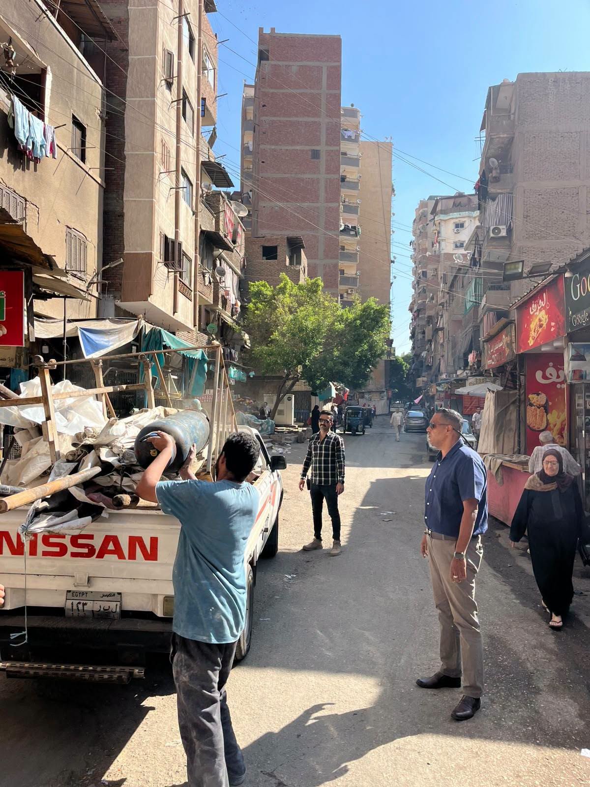 حملات مكثفة لرفع الإشغالات بمحيط مدرسة الإمام الشافعي الإعدادية بنين