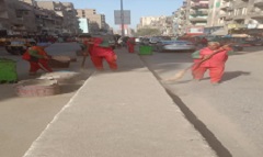 حملة نظافة وتجريد ورفع التراكمات ببعض شوارع الحي