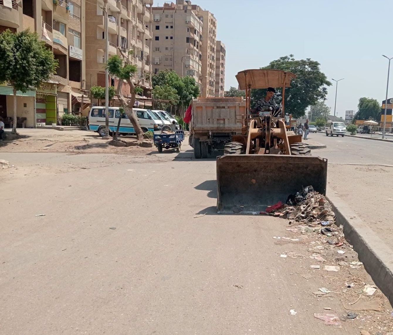 جهود مكثفة لتحسين منظومة النظافة اليومية بنطاق حى المعصرة