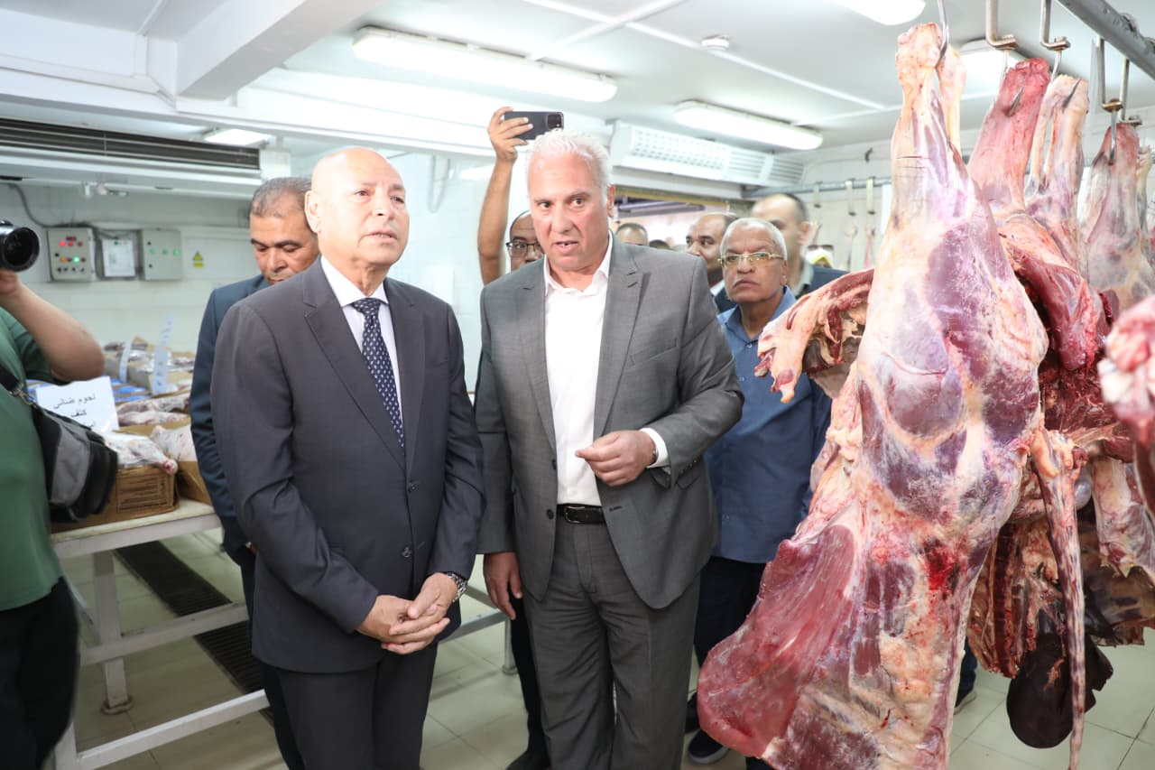 محافظ القاهرة يتفقد الشركة المصرية للحوم والدواجن والتوريدات الغذائية