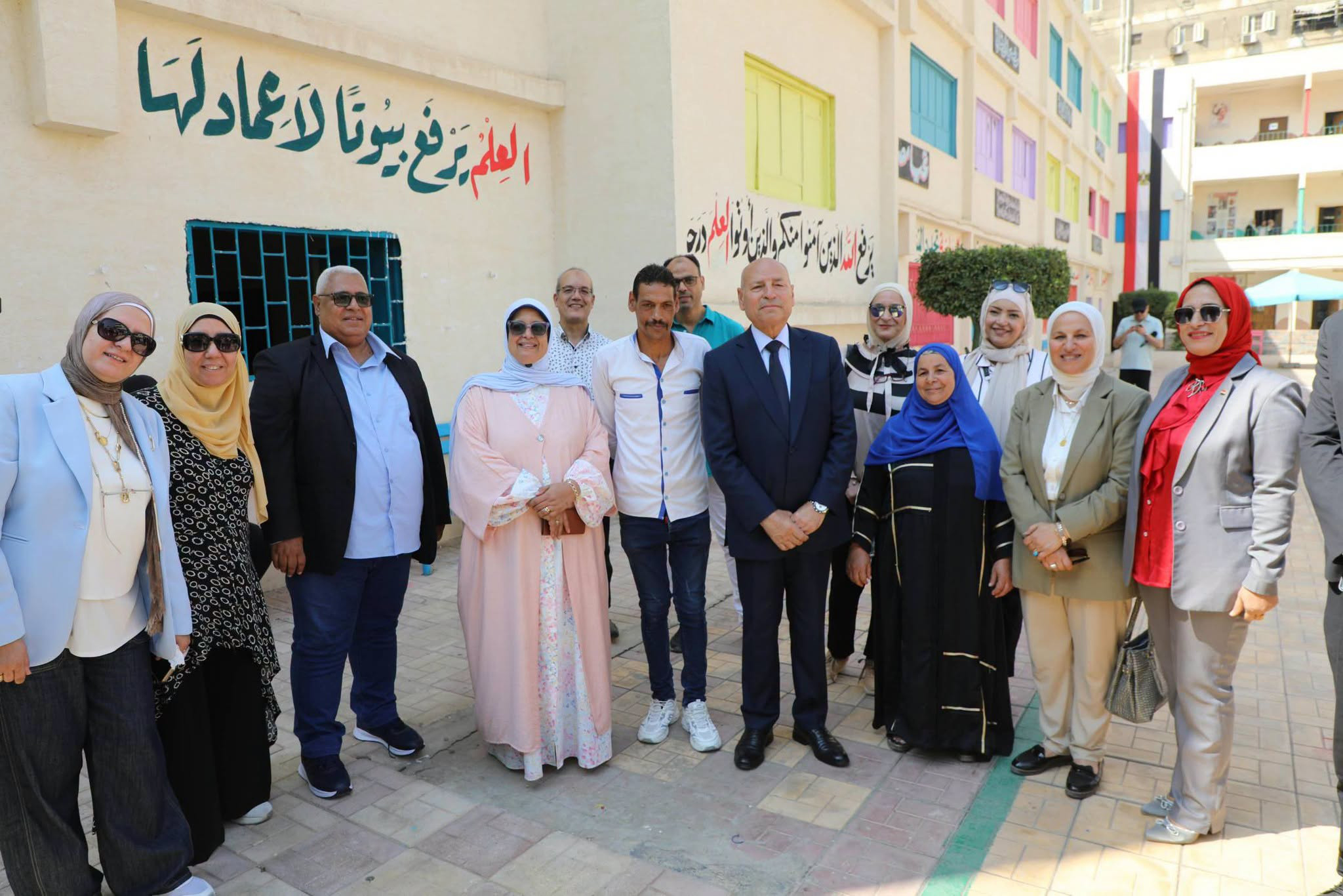 محافظ القاهرة يتابع انتظام الدراسة بمدرسة السيدة نفيسة الثانوية بنات