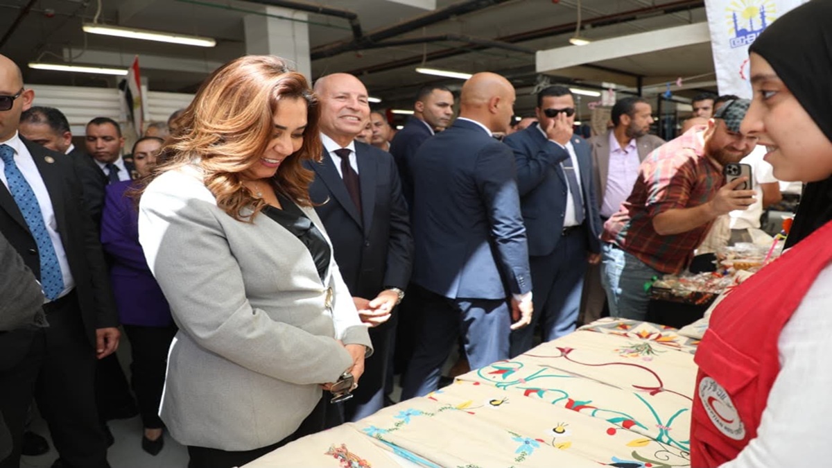 وزيرة التنمية المحلية ومحافظ القاهرة يتفقدان "بازار القاهرة" بمدينة نصر