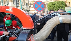 Cairo Governor inspects new vacuum cleaners  
