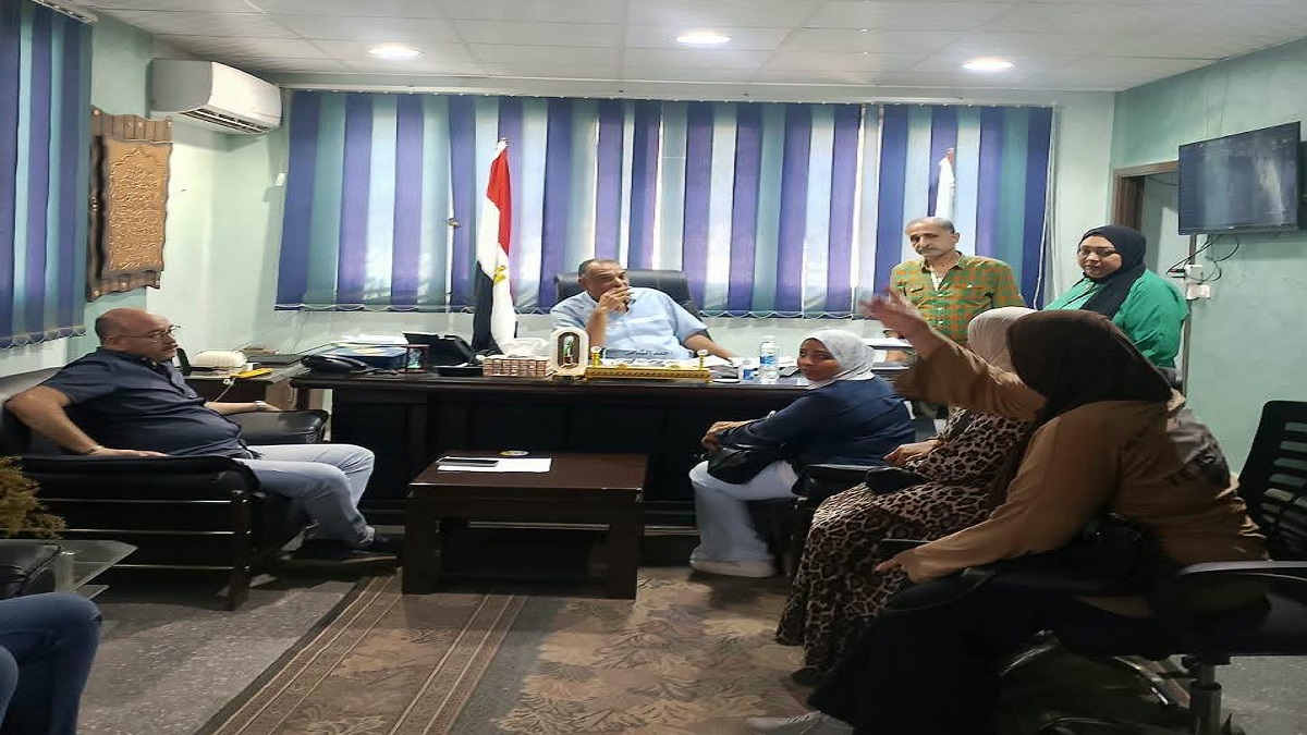 استقبل رئيس الحي عدداً من مواطني الحى لمناقشة مشاكلهم