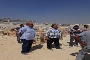 رئيس حي طره يترأس حملة لغلق مصانع وورش بـ"شق الثعبان" لعدم السداد