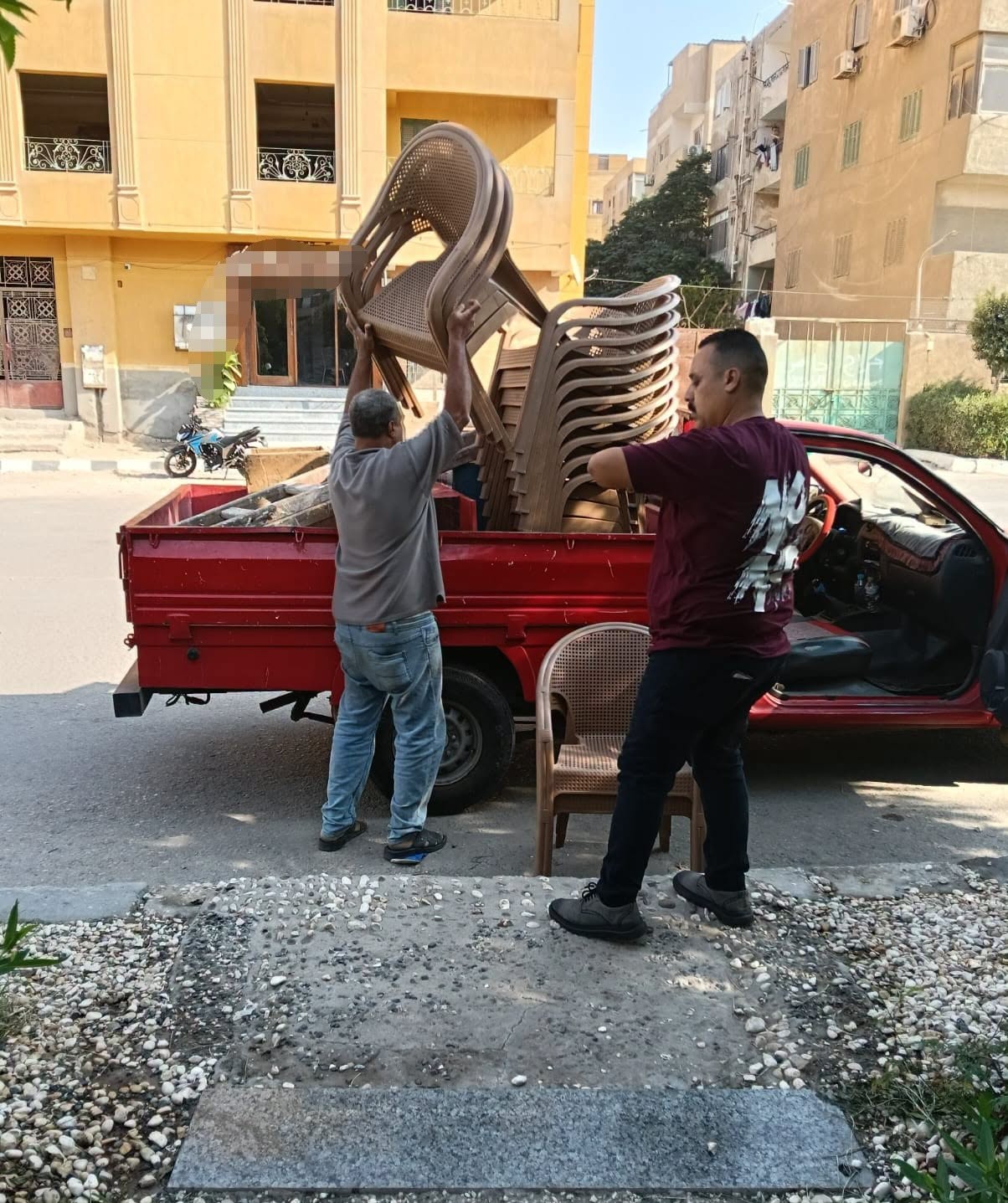 حملة لإزالة الإشغالات في حدائق حلوان ووادي حوف