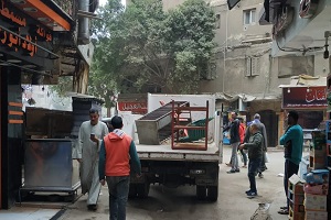 حملة لرفع الاشغالات ببعض الشوارع بالحي