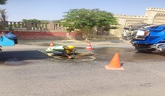 تطهير البالوعات بشوارع الحي