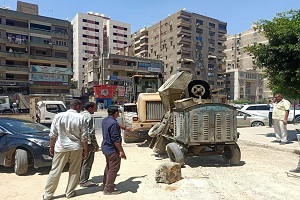 رفع الاشغالات من أمام التأمين الصحي بشارع الطيران